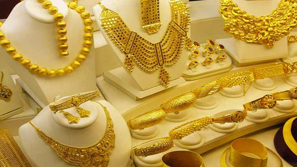   Gold became cheaper by Rs 5829