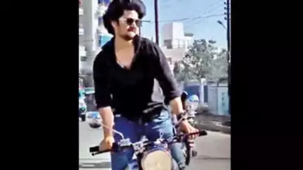 गुटखा खाते कैमरे में कैद हुआ था युवक