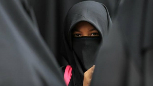 श्रीलंका में सार्वजनिक जगहों पर बुर्का पहनने पर लगा प्रतिबंध