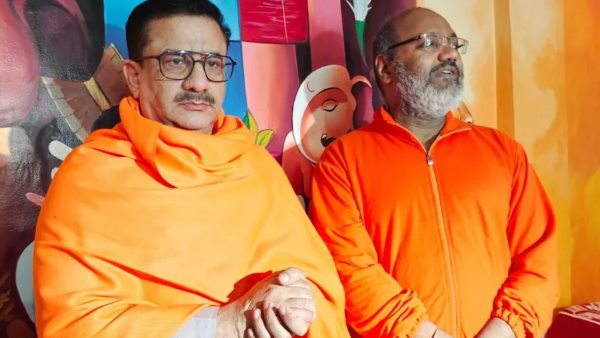 aimim leader announced Whoever shot Wasim Rizvi with shoe will get a reward of Rs 11 lakh aimim leader announced Whoever shot Wasim Rizvi with shoe will get a reward of Rs 11 lakh
