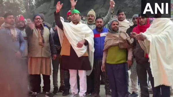 rjd mla mukesh raushan did protest with supportes on bihar band rjd mla mukesh raushan did protest with supportes on bihar band