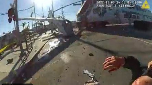 Viral Video: plane and train collision in California, Police saved Pilot life Viral Video: plane and train collision in California, Police saved Pilot life