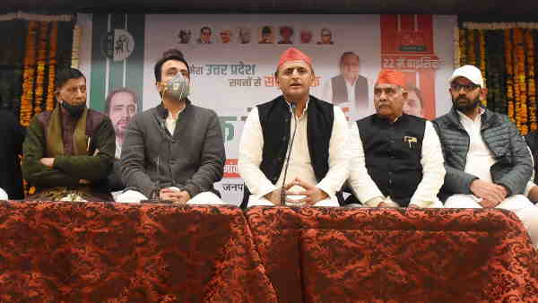 Akhilesh Yadav says BJP is spreading corona infection by distributing pamphlets Akhilesh Yadav says BJP is spreading corona infection by distributing pamphlets