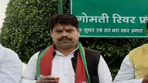 अखिलेश ने निराश किया तो ओवैसी से मिल गए