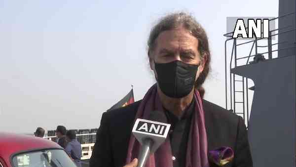 'यह मित्रों के बीच की यात्रा है'