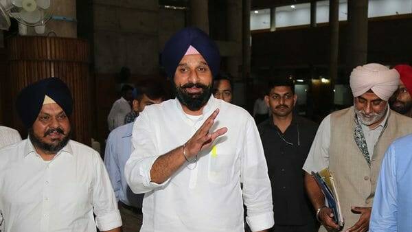 बिक्रम मजीठिया ने पहली बार मजीठा सीट से दर्ज की जीत