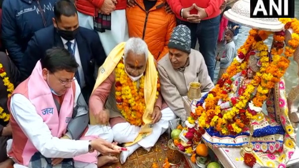 CM Pushkar Singh Dhami and BJP leaders took the blessings of Ganga at Harki Paidi CM Pushkar Singh Dhami and BJP leaders took the blessings of Ganga at Harki Paidi