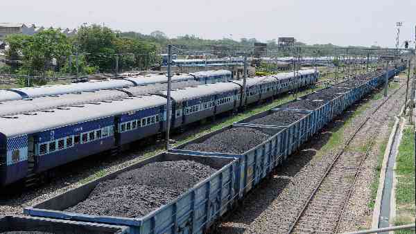 रेलवे के रेक आवंटन में हो रही है दिक्कत