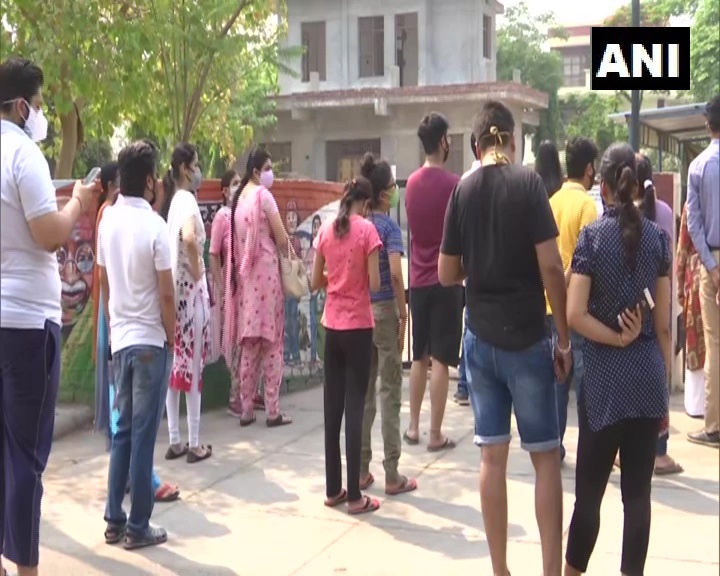 Gujarat: More than 12000 new patients found for the first time in the third wave of covid 19, know the situation of PM Modis state Gujarat: More than 12000 new patients found for the first time in the third wave of covid 19, know the situation of PM Modis state