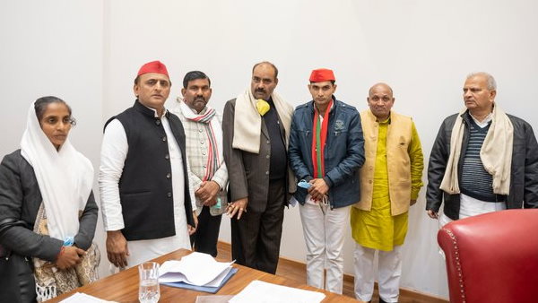 पुराने दिग्गजों पर भी सपा ने लगाया दांव