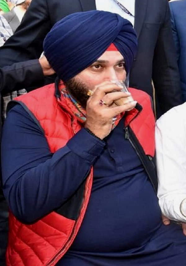 Punjab Elections 2022: AAP CM face Bhagwant Mann and congresss Navjot Sidhu files nomination Punjab Elections 2022: AAP CM face Bhagwant Mann and congresss Navjot Sidhu files nomination