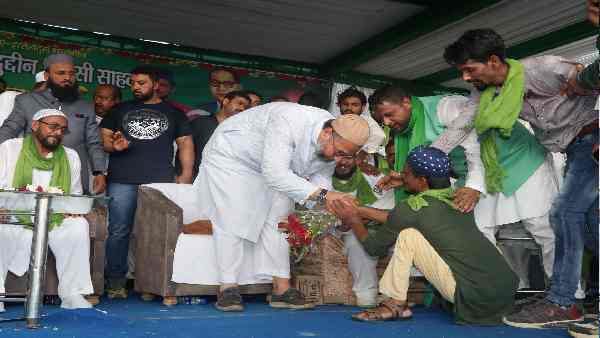 'एआईएमआईएम संविधान के प्रावधानों को मानती है'