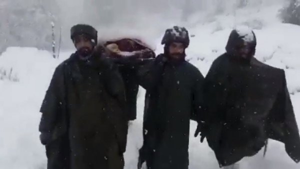 गर्भवती महिला के लिए रक्षक बनी सेना