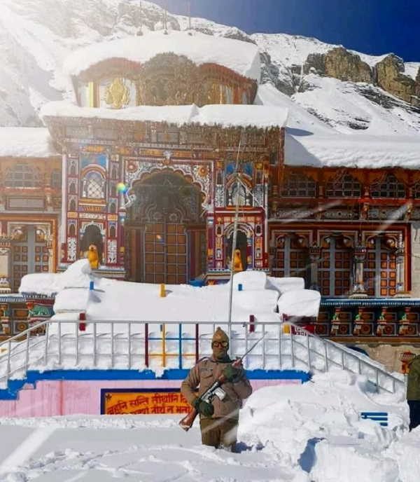 heavy snowfall in Uttarakhand: SDRF team rescued tourists, locals stranded in Dharchula heavy snowfall in Uttarakhand: SDRF team rescued tourists, locals stranded in Dharchula