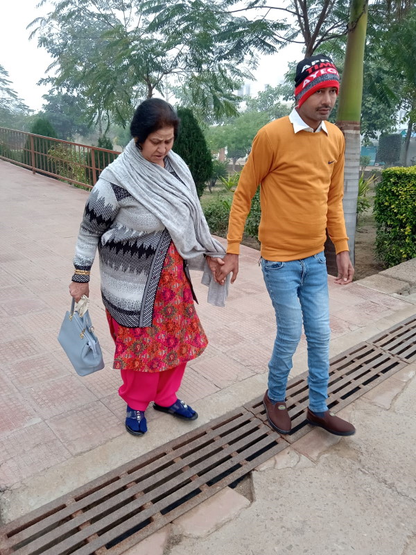 दिल्ली में मिला था टीम को