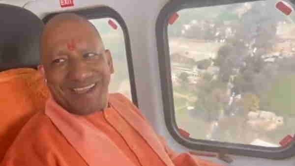 CM Yogi Adityanath reacted in helicopter to see bulldozer standing in the rally CM Yogi Adityanath reacted in helicopter to see bulldozer standing in the rally