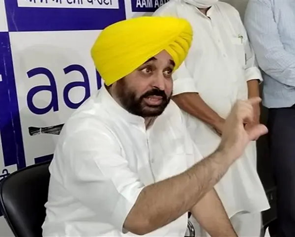 जमीन का रकवा बेटों के नाम पर होना था