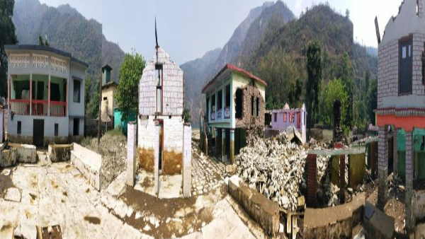24 घंटे में गांव खाली करने का मिला था फरमान