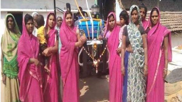 महिलाओं को साधने के लिए भी कई घोषणाएं