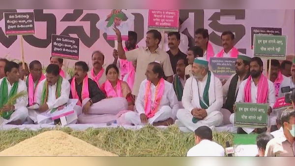 dharna against Govts paddy procurement policy dharna against Govts paddy procurement policy