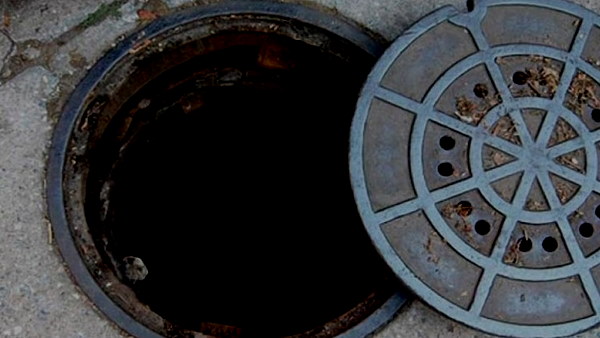 Persons Who Landed In Sewer of Surat city In Search Of Gold, lost thier lives Due to suffocation Persons Who Landed In Sewer of Surat city In Search Of Gold, lost thier lives Due to suffocation
