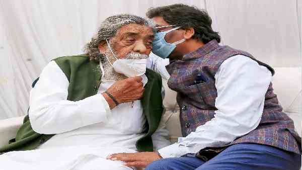 झारखंड के सीएम हेमंत सोरेन पर लटकी अयोग्यता की तलवार, खतरे में कुर्सी, पूरा  मामला जानिए | Jharkhand Chief Minister Hemant Soren faces disqualification  crisis in mining contract ...