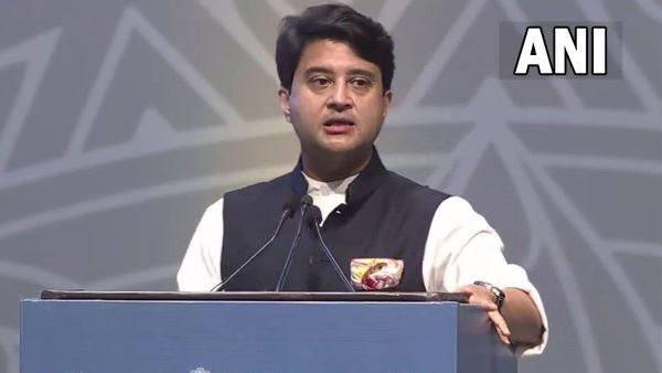 सिंधिया की हो रही तारीफ