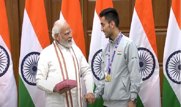 Lakshya Sen gifts Almoras Bal Mithai to PM Modi during face to face interaction for Thomas Cup achievement Lakshya Sen gifts Almoras Bal Mithai to PM Modi during face to face interaction for Thomas Cup achievement