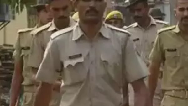 मटन करी ना बनाने पर पति ने पुलिस को किया फोन
