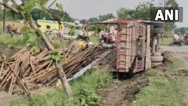 truck overturned in bihar purnia Eight labourers lost life truck overturned in bihar purnia Eight labourers lost life
