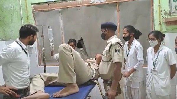 पुलिस की टीम पर भी हुआ हमला