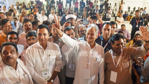 जनता के मूड को भांपने की कोशिश