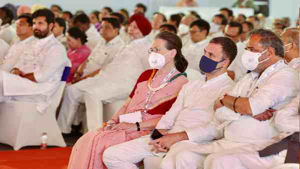65 साल में कांग्रेसियों के रिटायरमेंट की सिफारिश