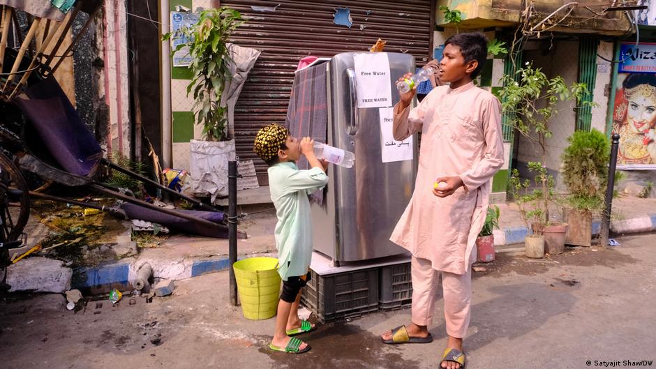प्यास नहीं लगने पर भी पानी पीते रहना चाहिये प्यास नहीं लगने पर भी पानी पीते रहना चाहिये