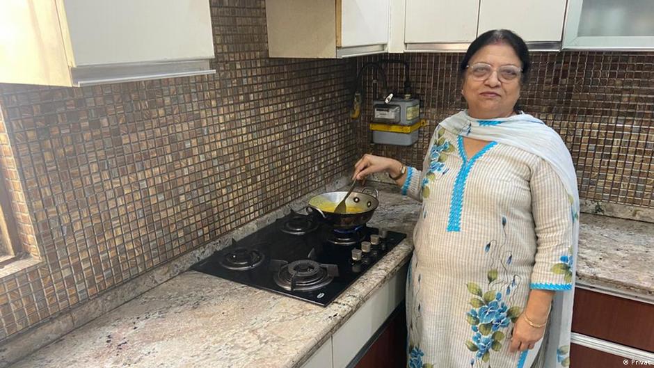 गृहिणी महेश कांता गृहिणी महेश कांता