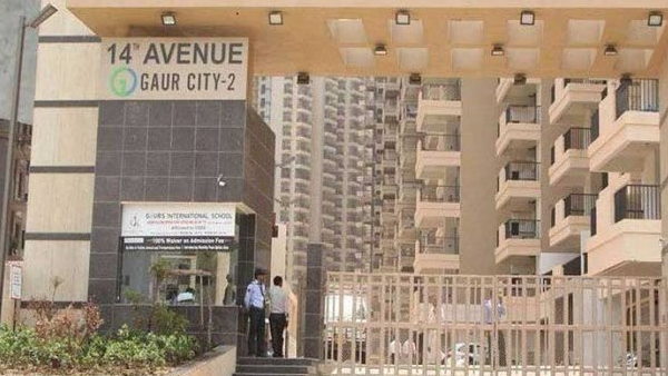 man and woman end his life by jumping off the 22nd floor of Gaur City greater noida man and woman end his life by jumping off the 22nd floor of Gaur City greater noida