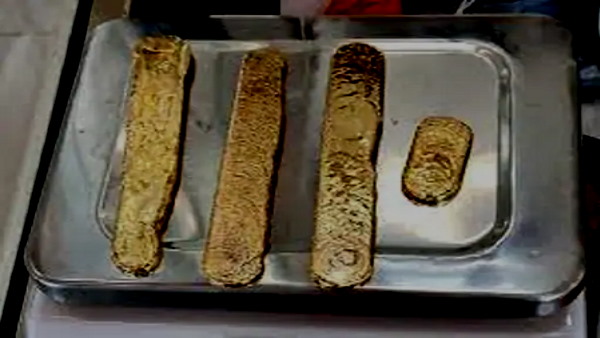 A Man caught with gold at amritsar airport of punjab, Hiding under the shoes, came from dubai A Man caught with gold at amritsar airport of punjab, Hiding under the shoes, came from dubai