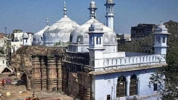 परिसर के कुएं में शिवलिंग मिलने का दावा