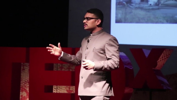 सीबीआई की एंटी करप्शन विंग की टीम गांधीनगर पहुंची
