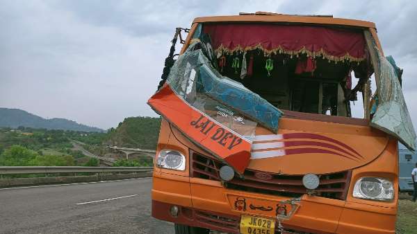 Two people no more in separate accidents in Jammu and Kashmir, 25 hospitalized Two people no more in separate accidents in Jammu and Kashmir, 25 hospitalized
