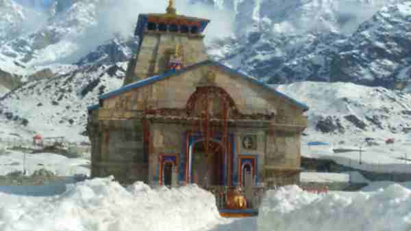 10 thousand pilgrims stranded in Kedarnath due to rain and bad weather 10 thousand pilgrims stranded in Kedarnath due to rain and bad weather