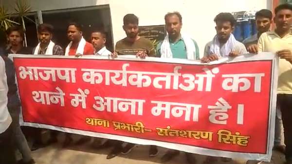 दुकान खाली कराने के लिए गई थी पुलिस के पास