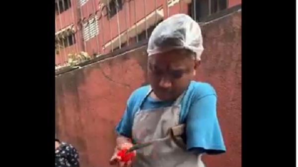 'मेरी मुश्किलों से कह दो,मेरा ख़ुदा बड़ा है'