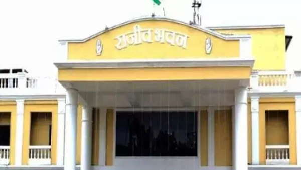 गिरीश,अजय,किरणमयी,वाणी और अनीता भी दौड़ में शामिल