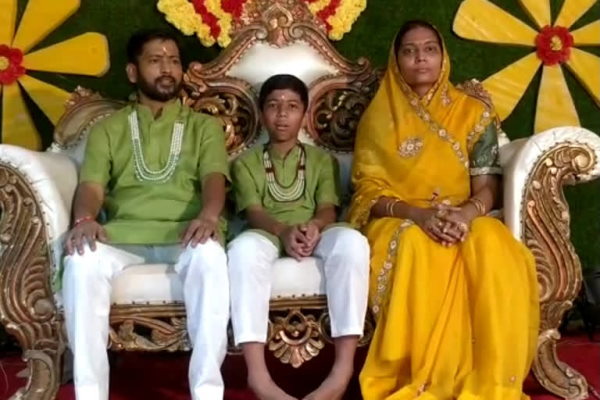 दीक्षा समारोह से पहले वरघोड़ा निकाला गया