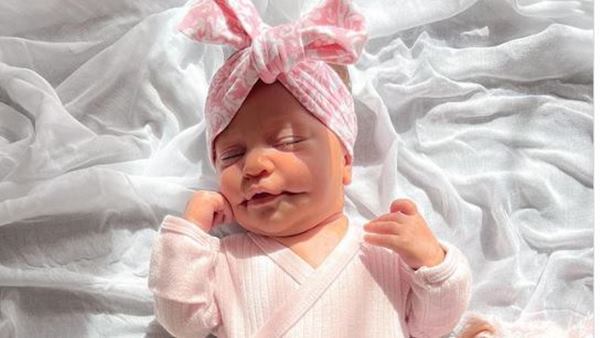 Ayla Summer Mucha Ayla Summer Mucha
