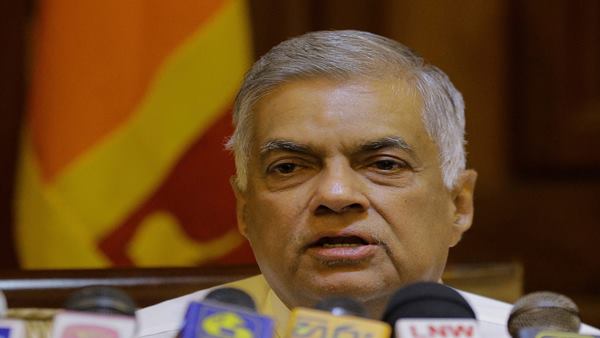 क्या श्रीलंका की डूबती नैया पार लग पाएगी?