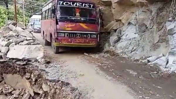 char dham yatra 2022: 10 thousand pilgrims stranded due to road collapse near Ranachatti of Yamunotri Dham char dham yatra 2022: 10 thousand pilgrims stranded due to road collapse near Ranachatti of Yamunotri Dham