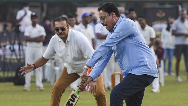 यह खिलाड़ी तेज गेंदबाज है