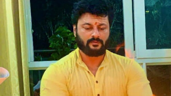 कौन हैं अनुभव मोहंती?